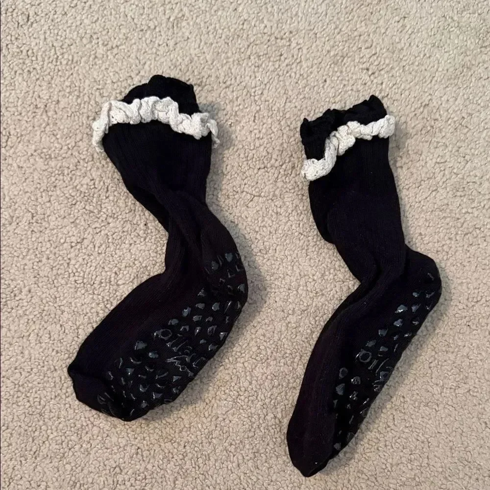 Pilates honey ruffle grip socks